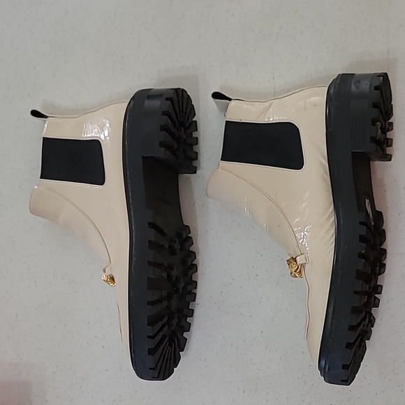 Tory Burch cream Jessa Lug Sole Ankle Boot size 8.5 - Picture 4 of 11